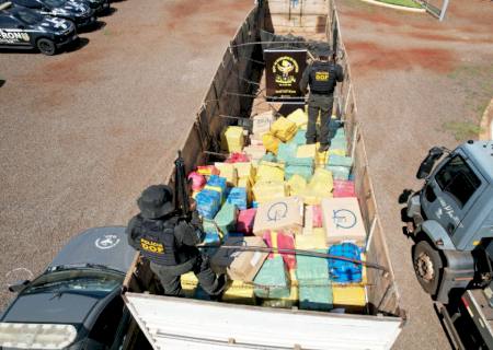 DOF apreende 8 toneladas de maconha em meio a carga de soja em Ponta Porã